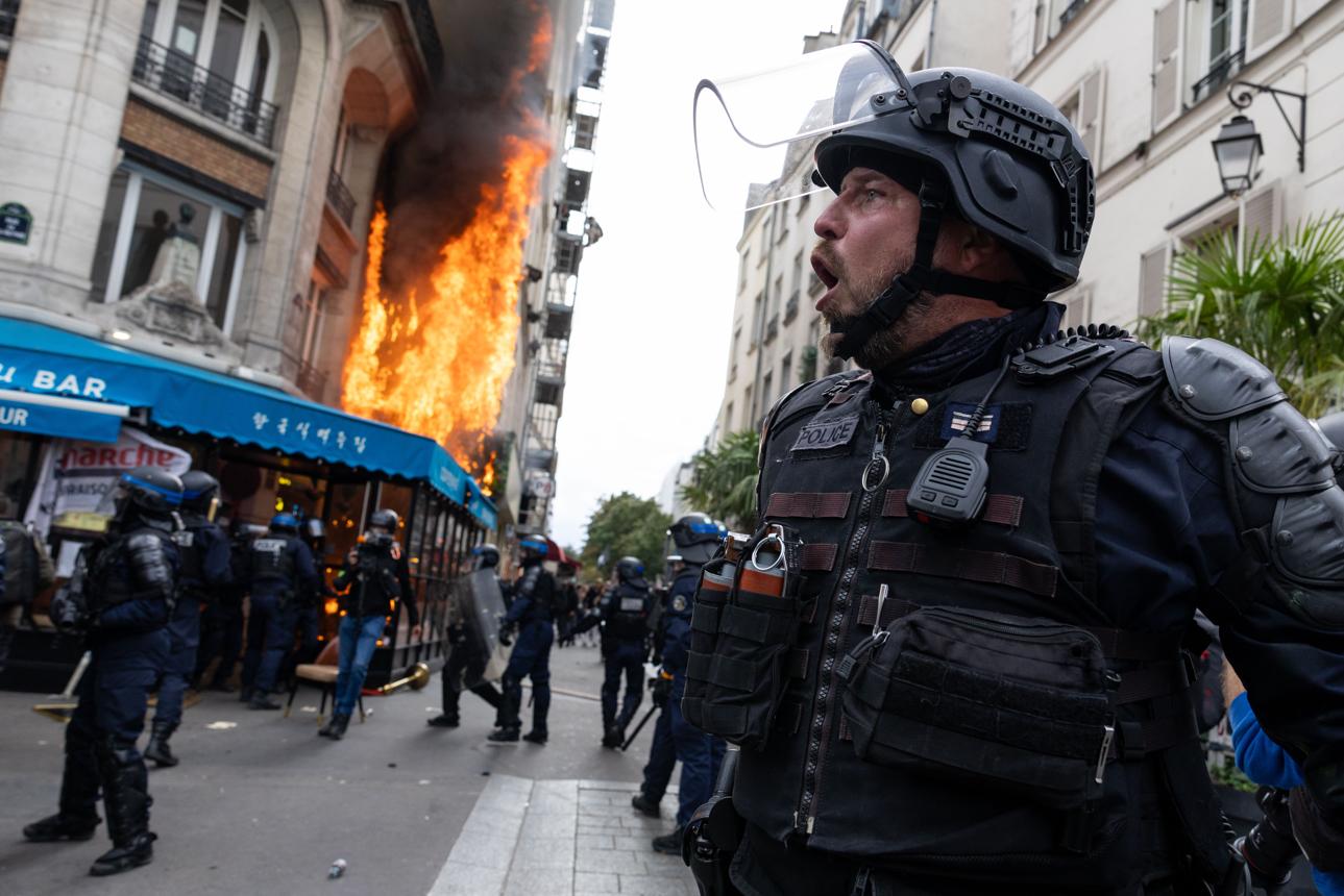 France police, preventing from the protesters.